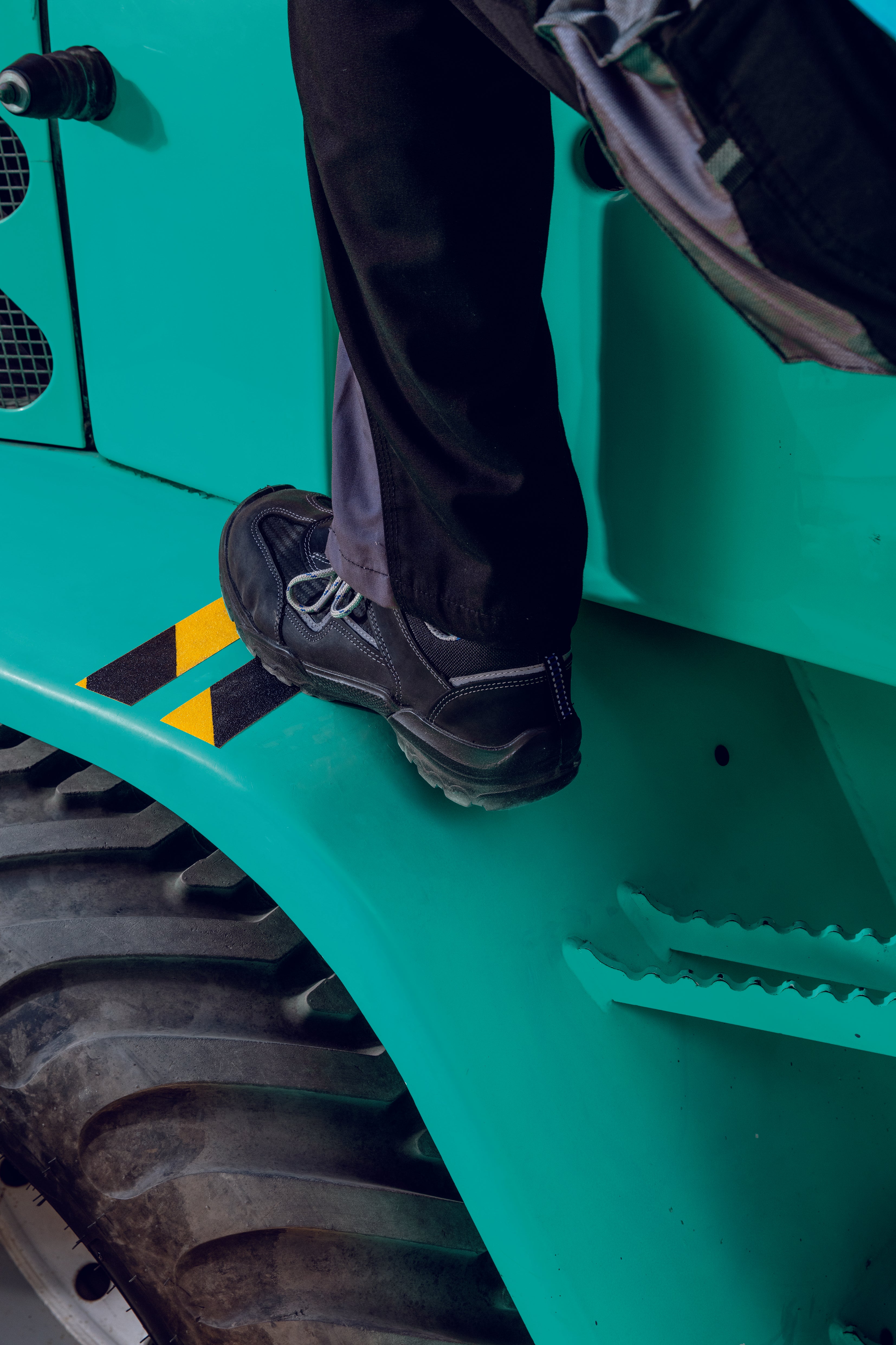 Durable DURALINE GRIP+ Strong Anti Slip Hazard Warning Floor Tape | 0.98" x 15m