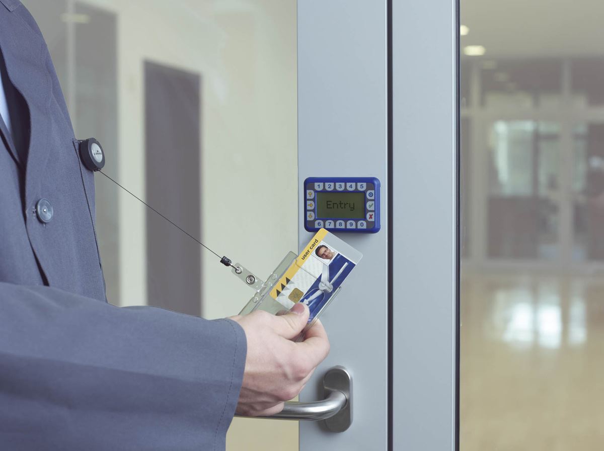 Durable Enclosed Security Pass ID Holder with Badge Reel | 10 Pack | Clear