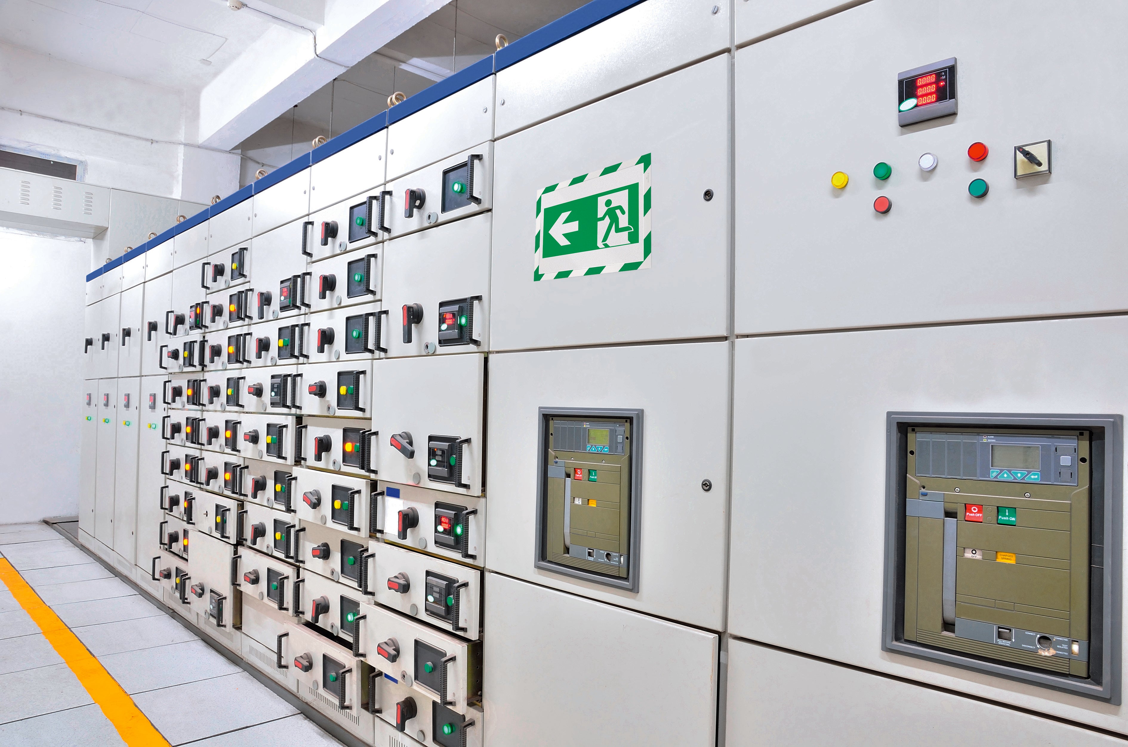 Durable DURAFRAME Security Magnetic Sign Holder | Letter Size 8.5" x 11" | Green & White | 2 Pack