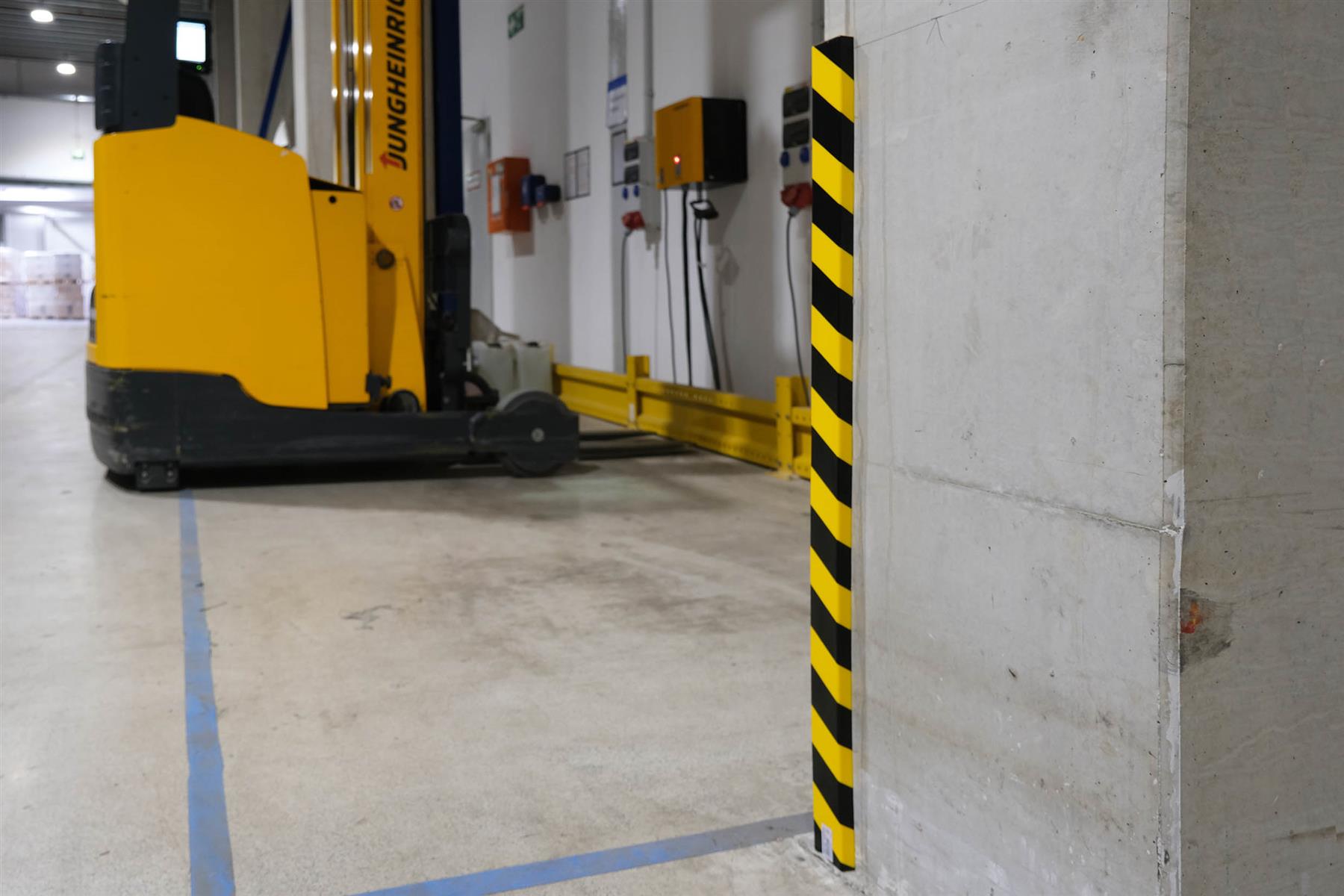 Durable Adhesive Warning Surface Impact Protection Profiles S20 | 1 Meter | Pack of 5