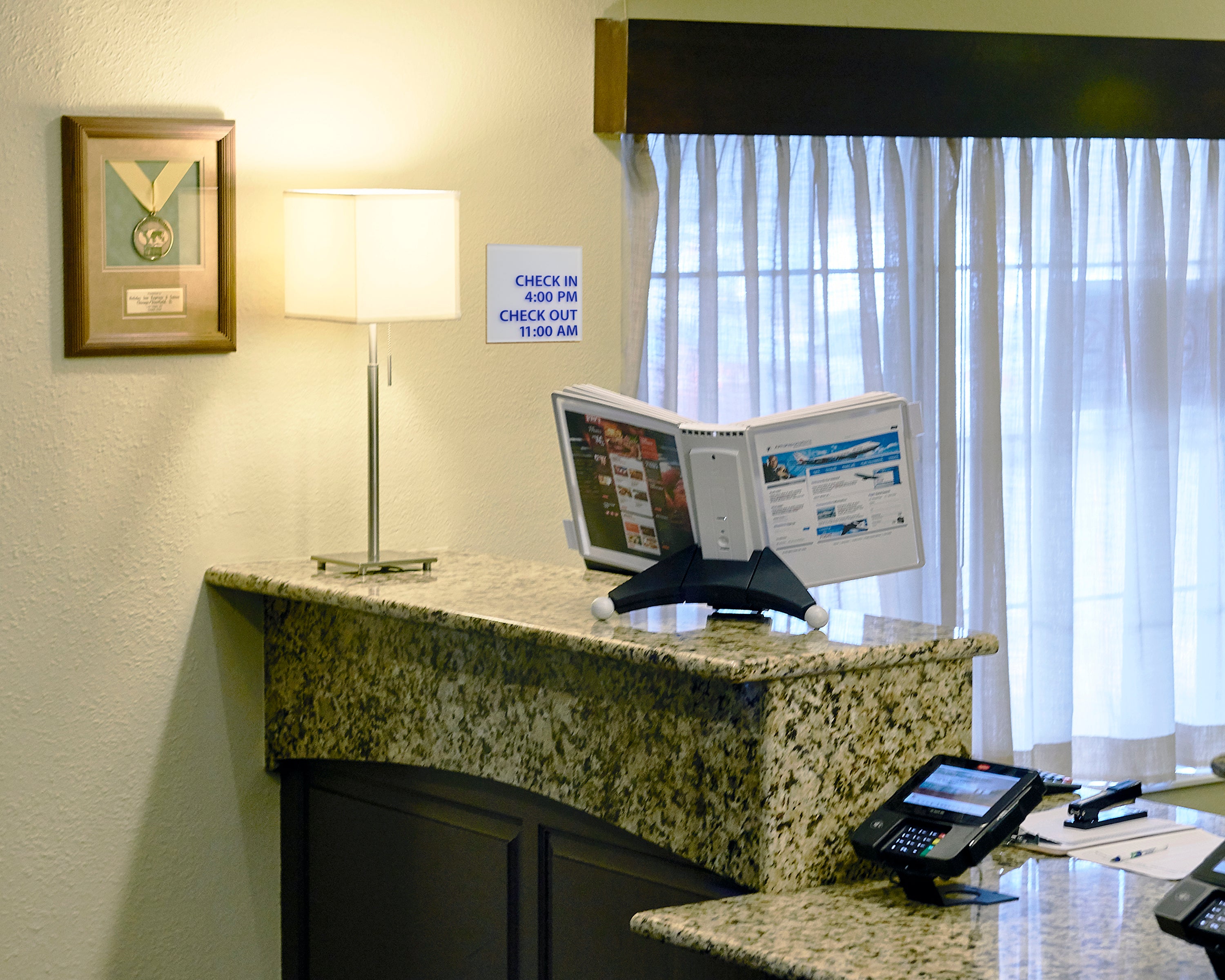 Durable SHERPA Desk Reference System | 10 Panels | Letter Size | Gray