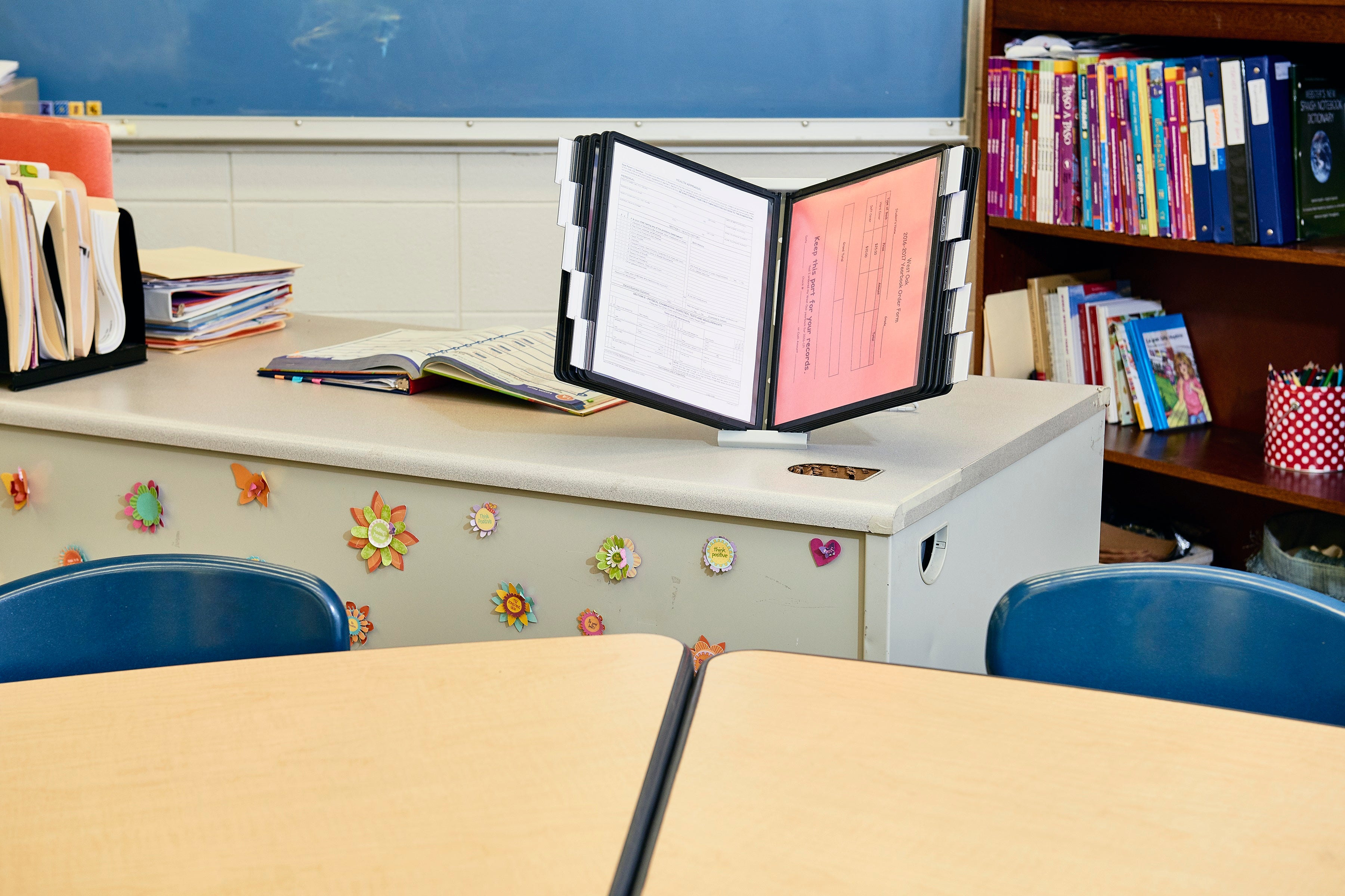 Durable INSTAVIEW Desk Reference System | 10 Panels | Letter Size | Black