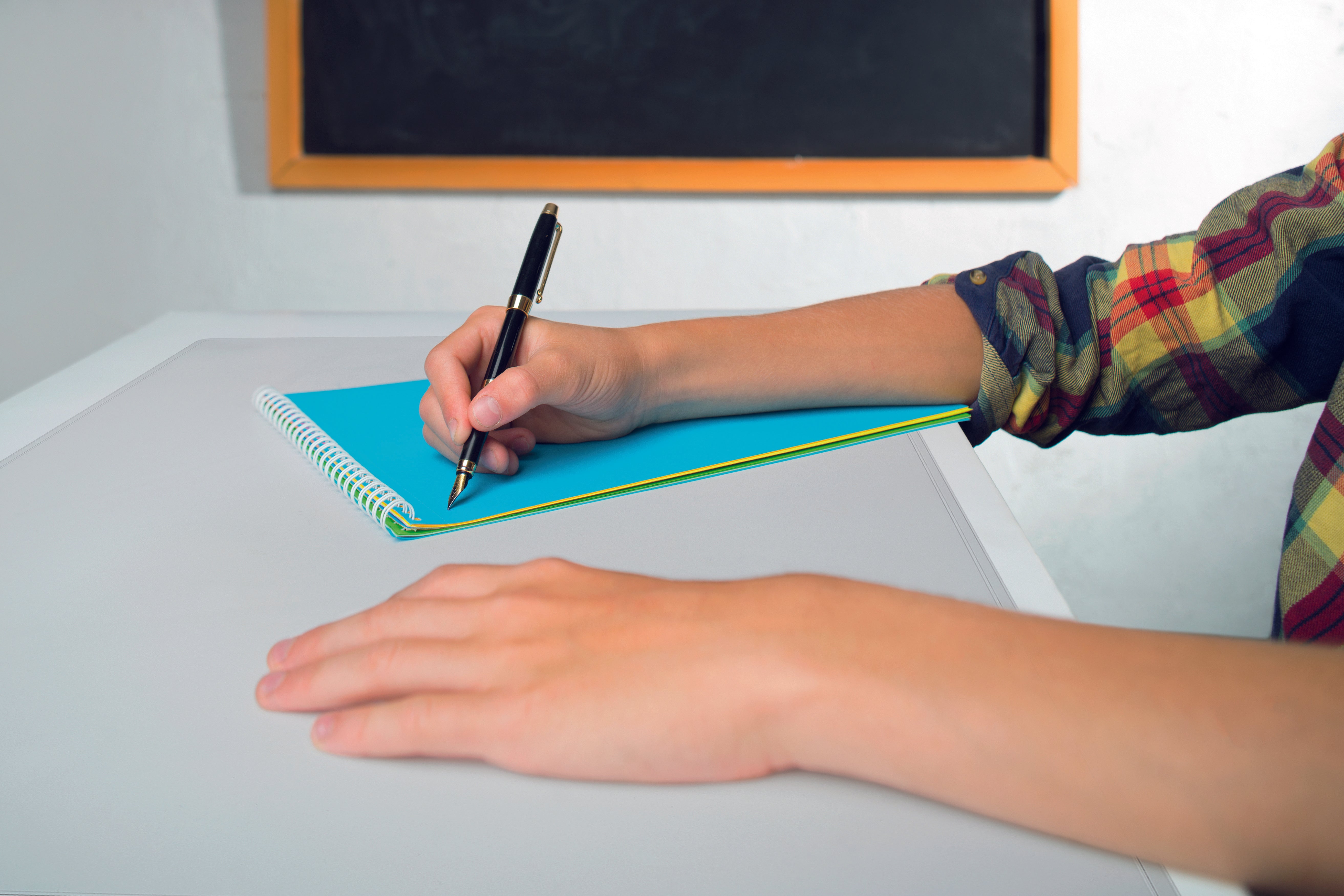 Durable DURAGLAS Clear Waterproof Non-Slip Desk Pad Protector Mat | 26" x 19" Inches | Pack of 5