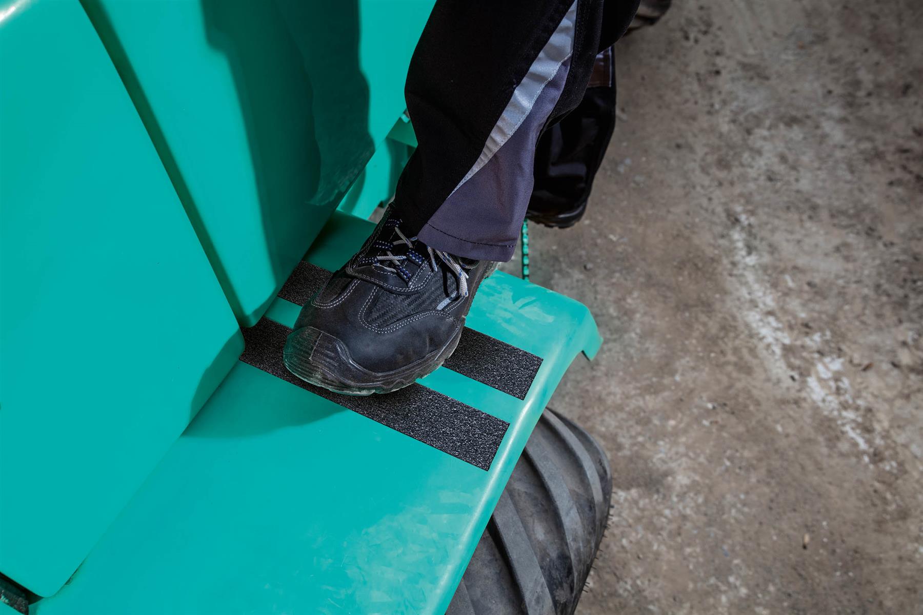 Durable DURALINE GRIP& Heavy Duty Anti Slip Floor Tape | 0.98" x 15m | Black