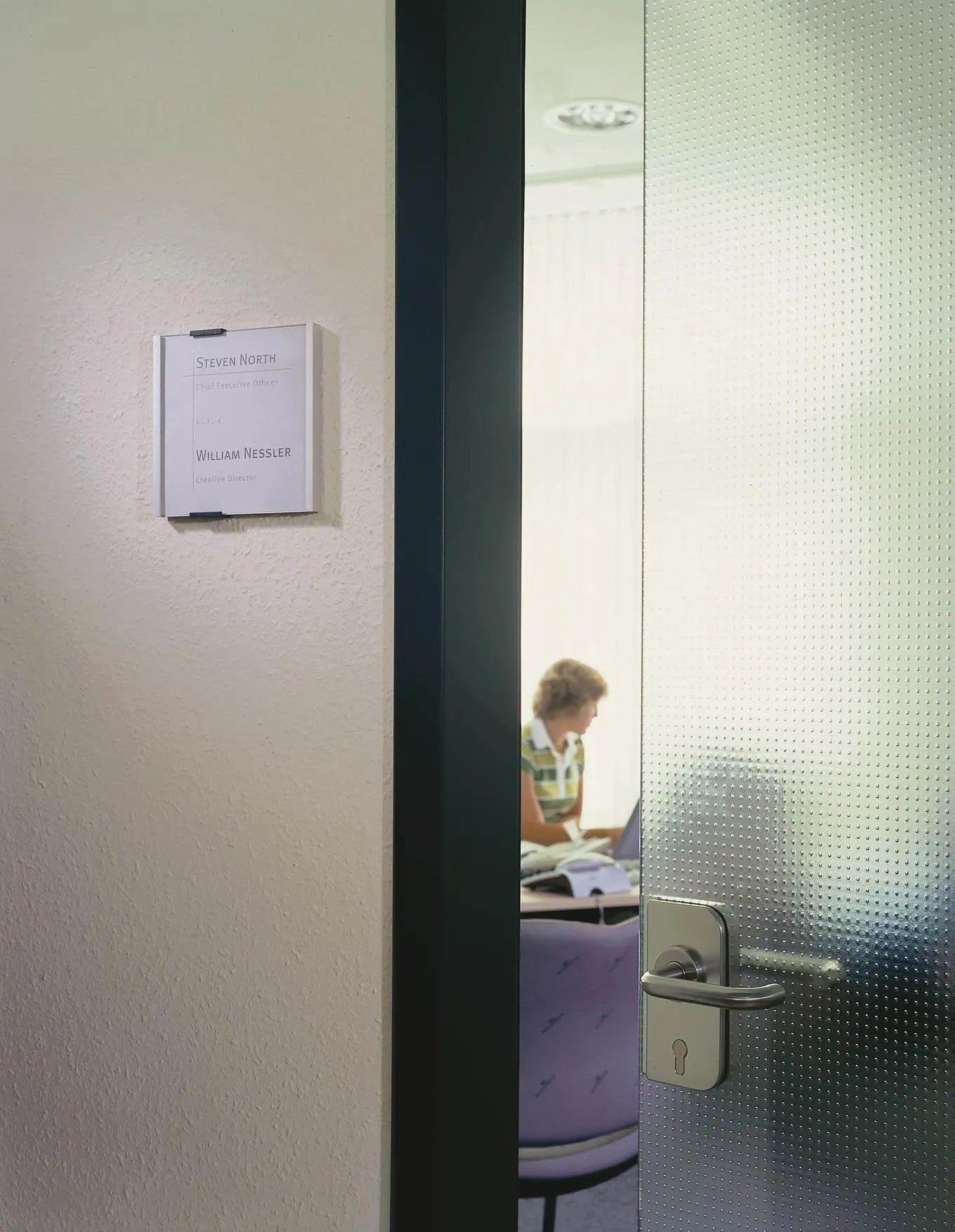 Showing Durable UK's Durable Anodized Aluminum Square Door Sign Holder Wall Mounted | 149x149mm, available as SKU 480223 with EAN 4005546400044.