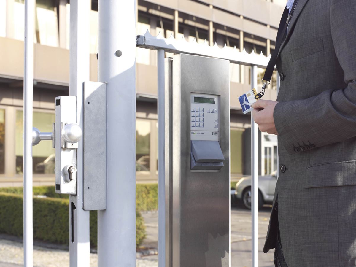 Durable CARD FIX Safety-Release Lanyard Name Badge ID Holder | 10 Pack | Black