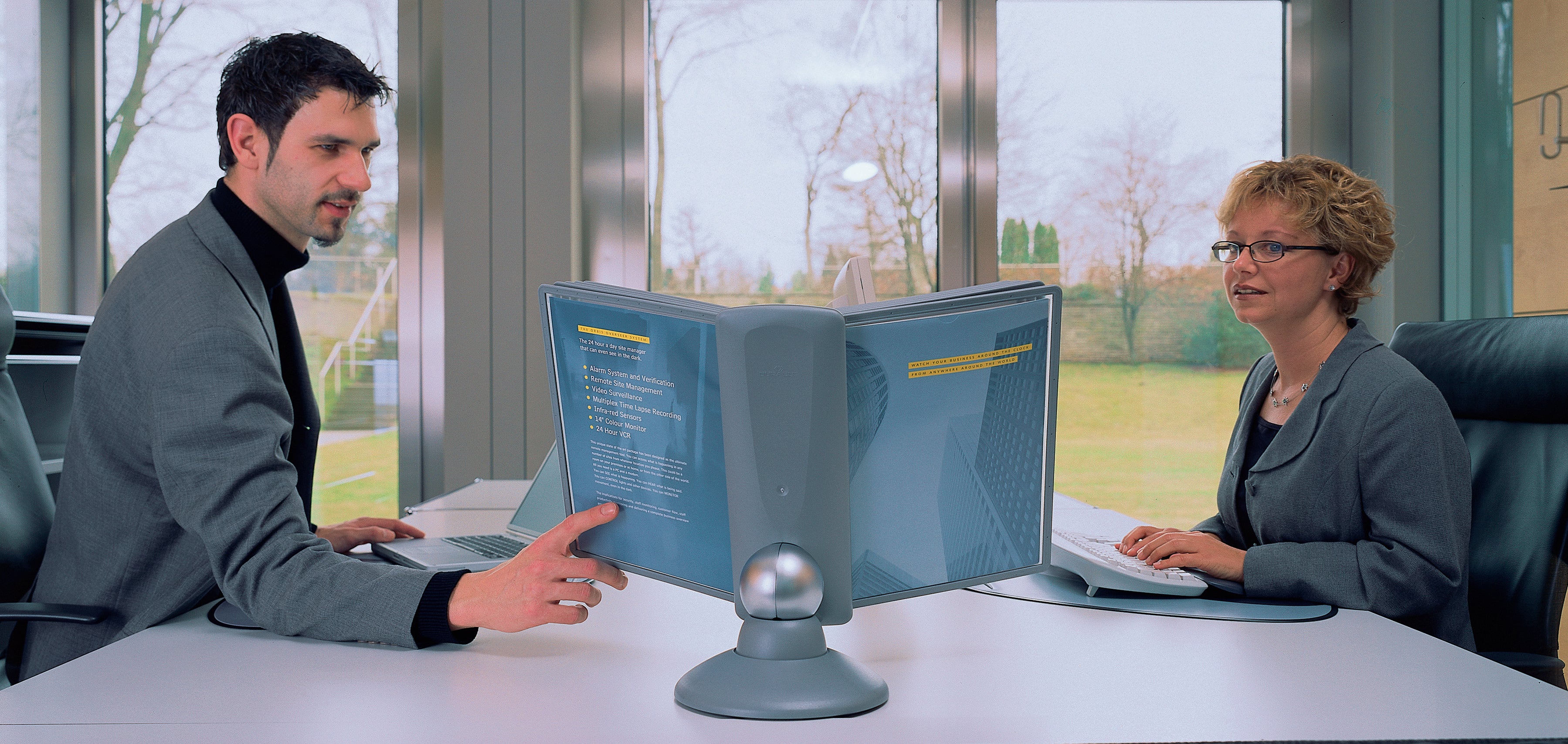 Durable SHERPA Motion Rotating Desktop Reference System | 10 Panels | Letter Size | Graphite