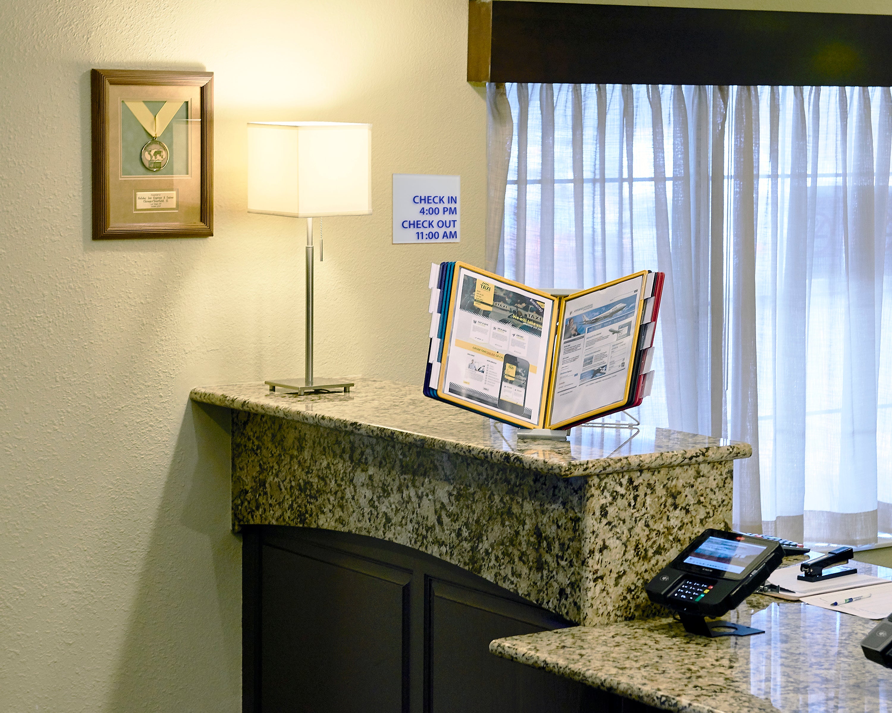 Durable INSTAVIEW 20 Desk Reference System | 10 Panels | Assorted Colors