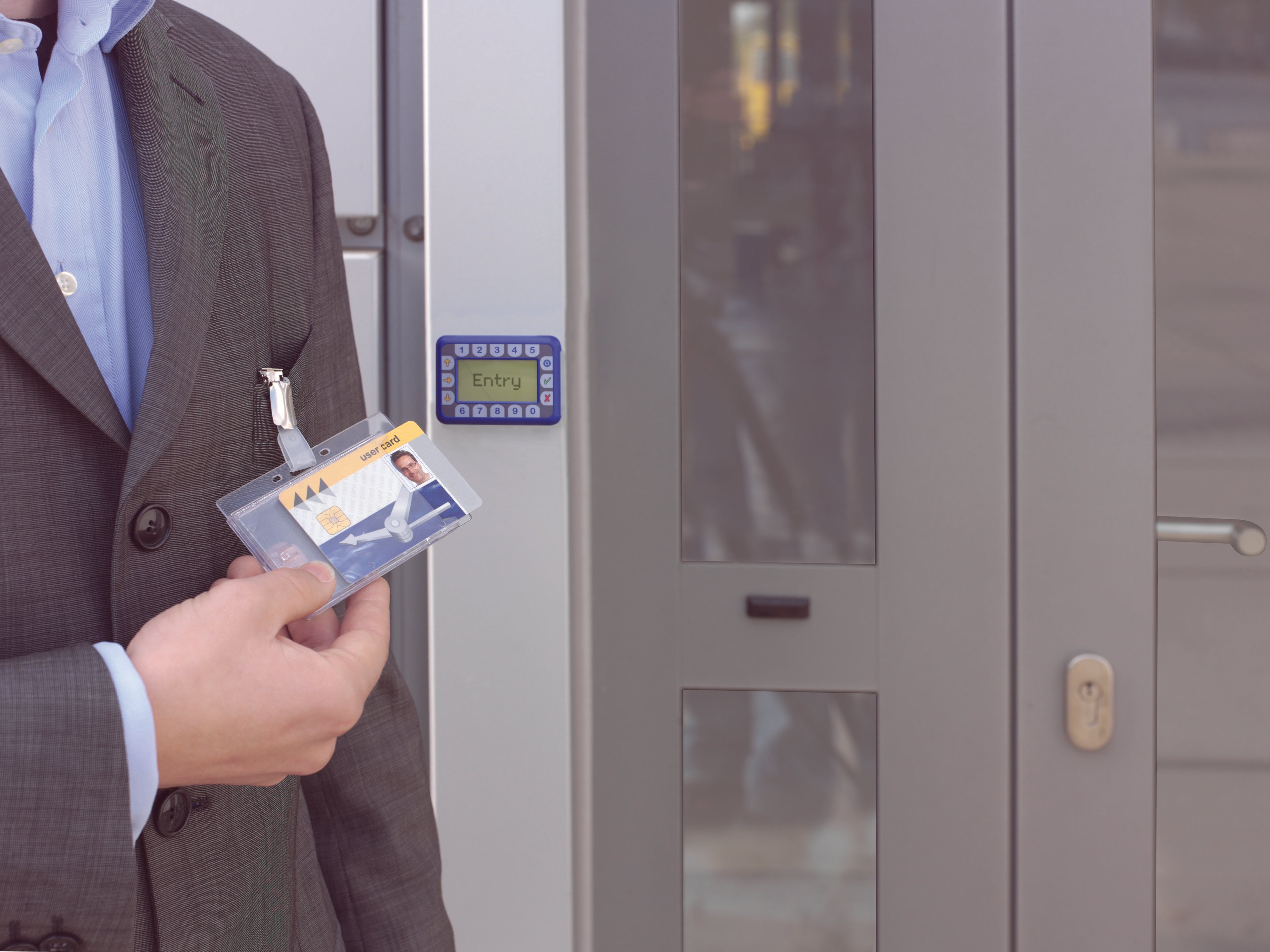 Durable Enclosed DUO 2 Card Clip Security Pass ID Badge Holder | 25 Pack | Clear