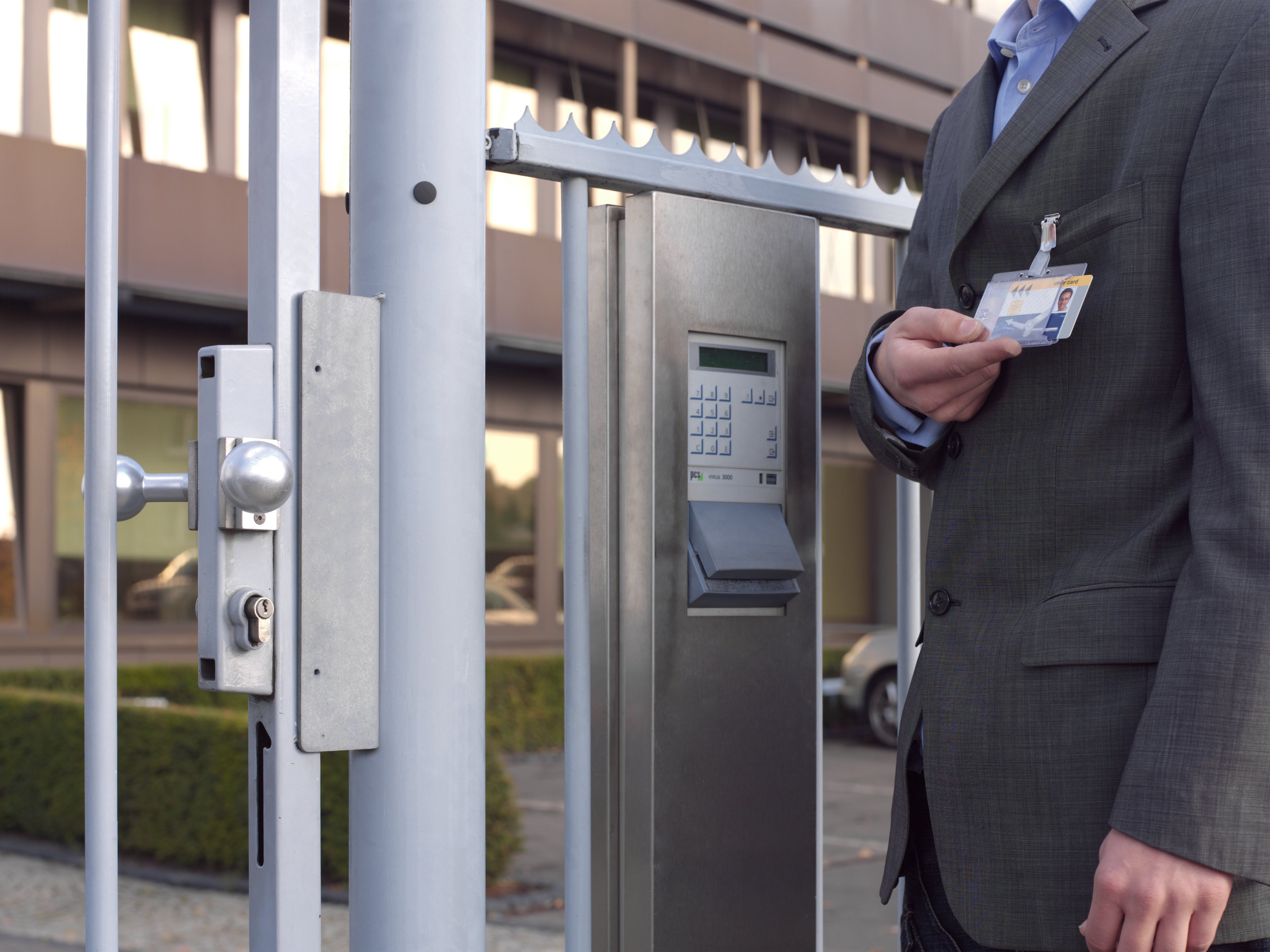 Durable Enclosed DUO 2 Card Clip Security Pass ID Badge Holder | 25 Pack | Clear