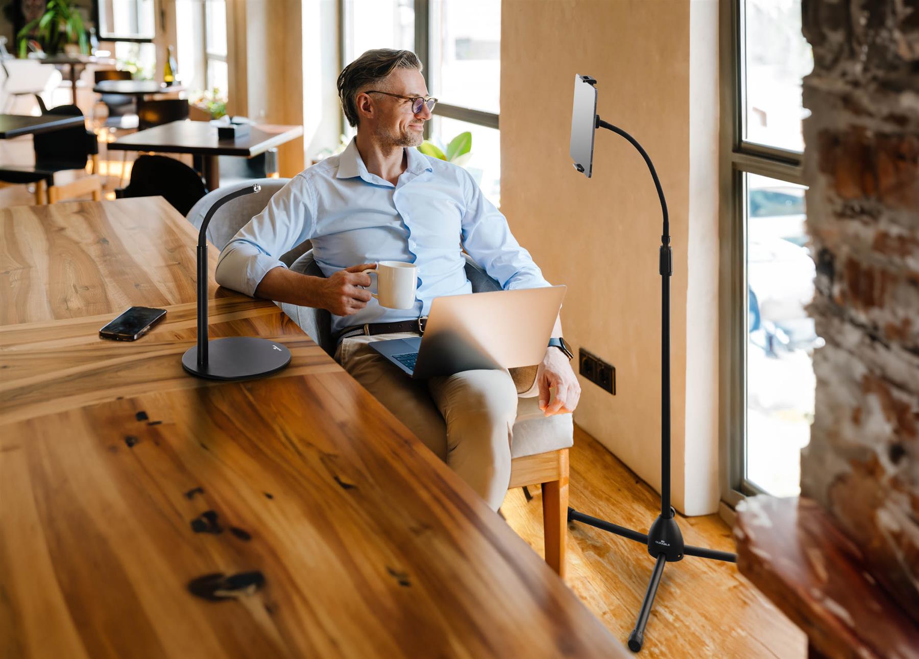 Durable TWIST Desk and Floor Gooseneck Tablet Phone Holder iPad Stands | Black